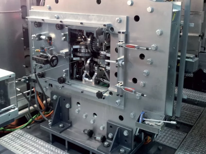 In welke industrieën wordt de profielwalsmachine gebruikt?